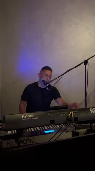 Познакомьтесь с  нашим новым, любимым артистом!