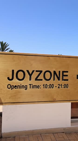 Зайдите в Joyzone на курорте Palm Royale и погрузитесь в мир веселья!